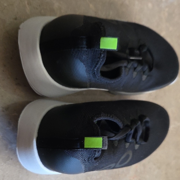 OOFOS - Picture 4 of 15